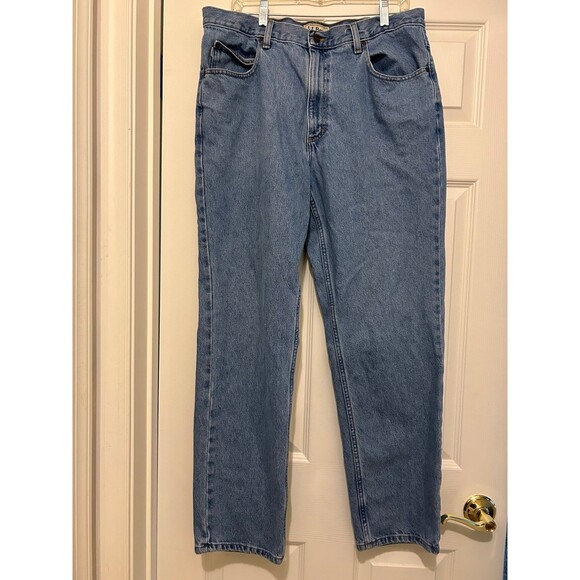 LL Bean Men's Classic Fit Jeans Size 37 - Picture 1 of 6